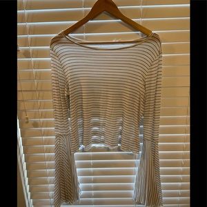 Long sleeve, bell sleeves